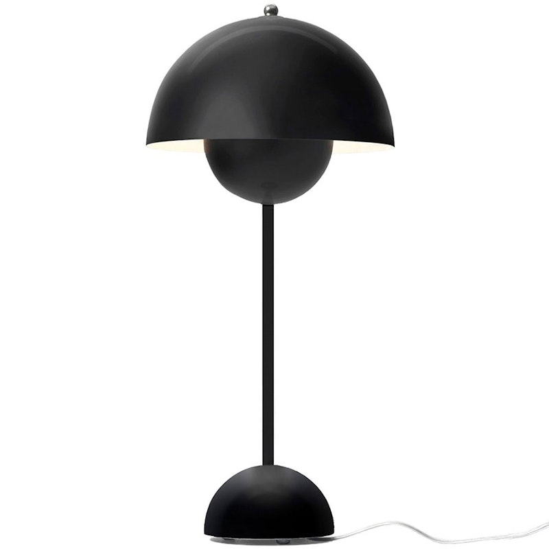 Flowerpot VP3 Pöytävalaisin Valmistettu PVC:stä, Valmistettu maalatusta metallista, Matt Black