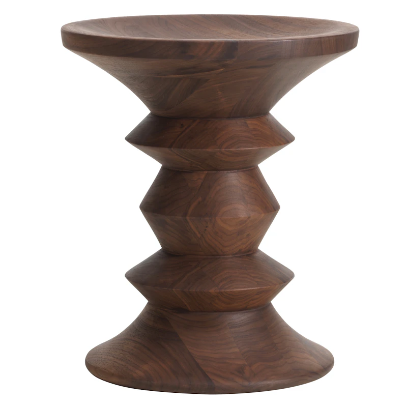 Eames Jakkara Model A, Saksanpähkinä